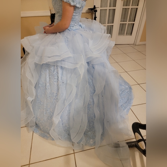 Beautiful Light Blue New Quinceañera Dress Fits Size S-M - Picture 8 of 15